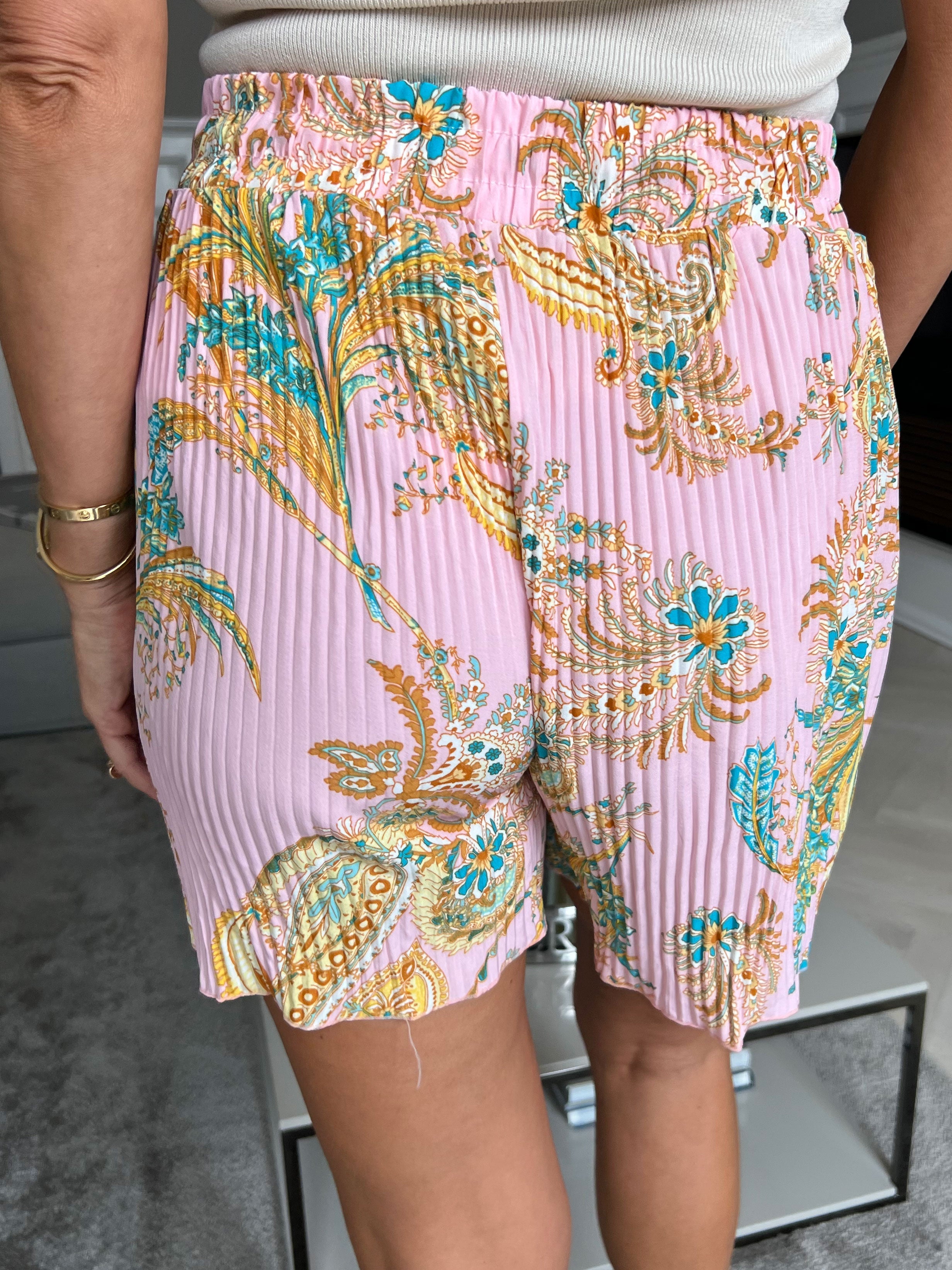 Kastanje - Smukke shorts med flotte detaljer